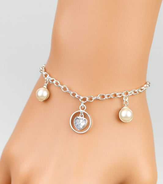 PULSEIRA C/ 2 PÉROLAS E 1 CIRCULO VAZADO + CORAÇÃO DE ZIRCÔNIA